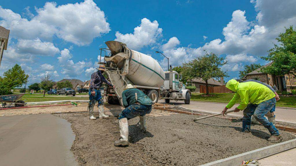 Read more about the article Is Fall the Right Time for Asphalt Driveway Paving in Eastern North Carolina?